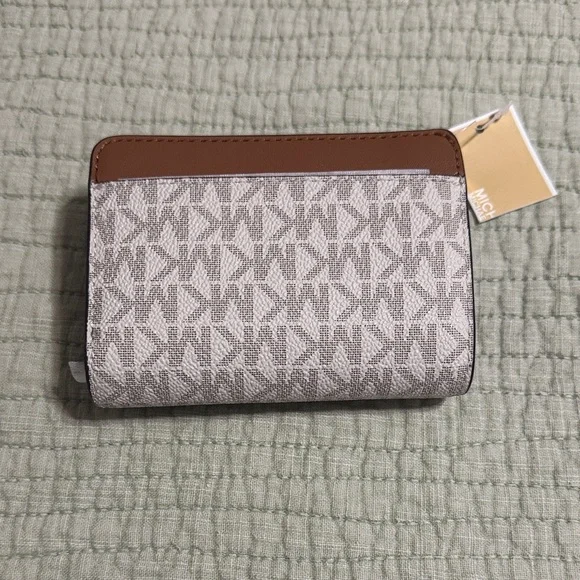 NWT Michael Kors Tan and Cream Logo Snap Card Case - Picture 2 of 10